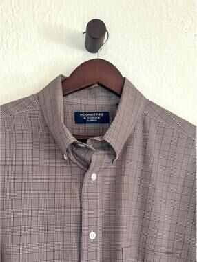 Roundtree & Yorke Brown Windowpane Button Down Shirt